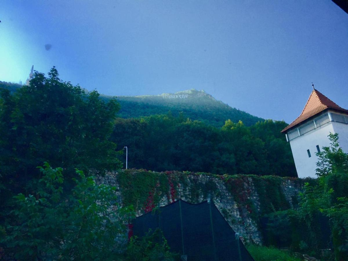 Downtown Hostel Brasov Exterior photo