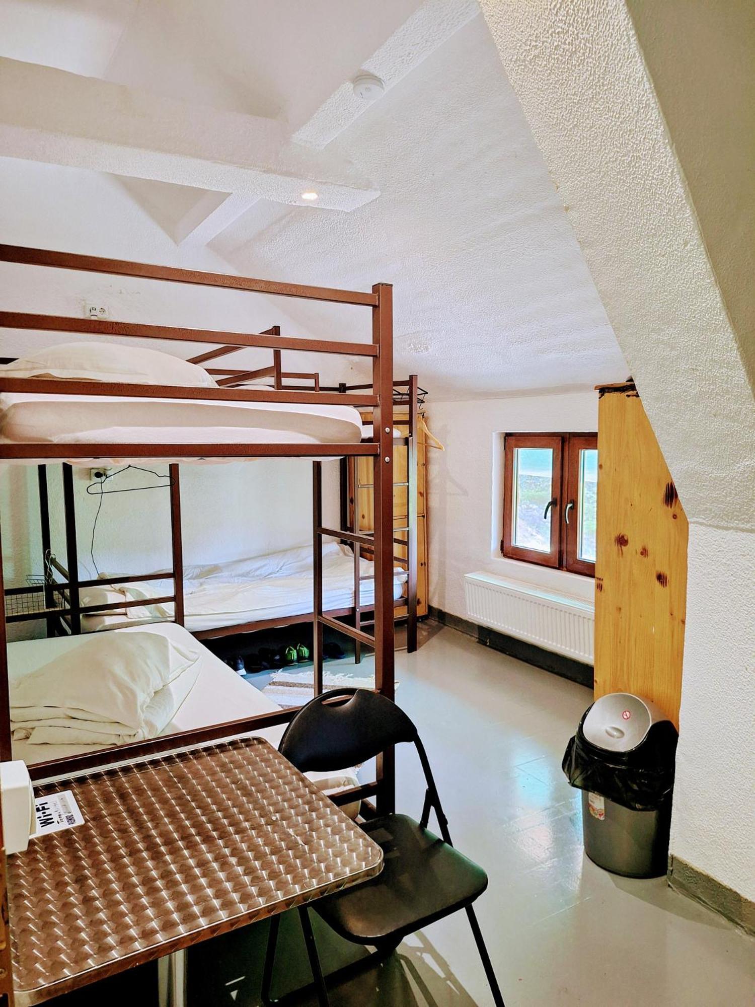 Downtown Hostel Brasov Exterior photo