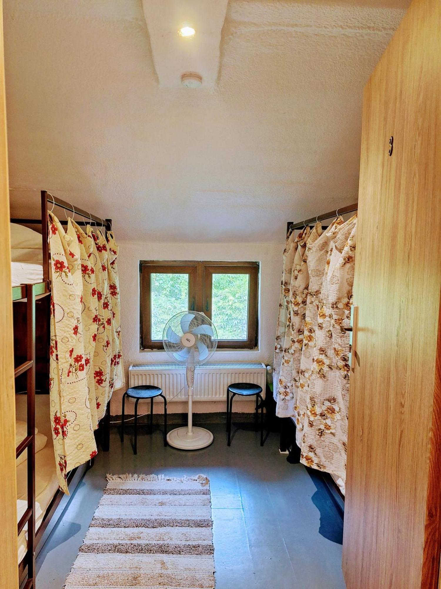 Downtown Hostel Brasov Exterior photo