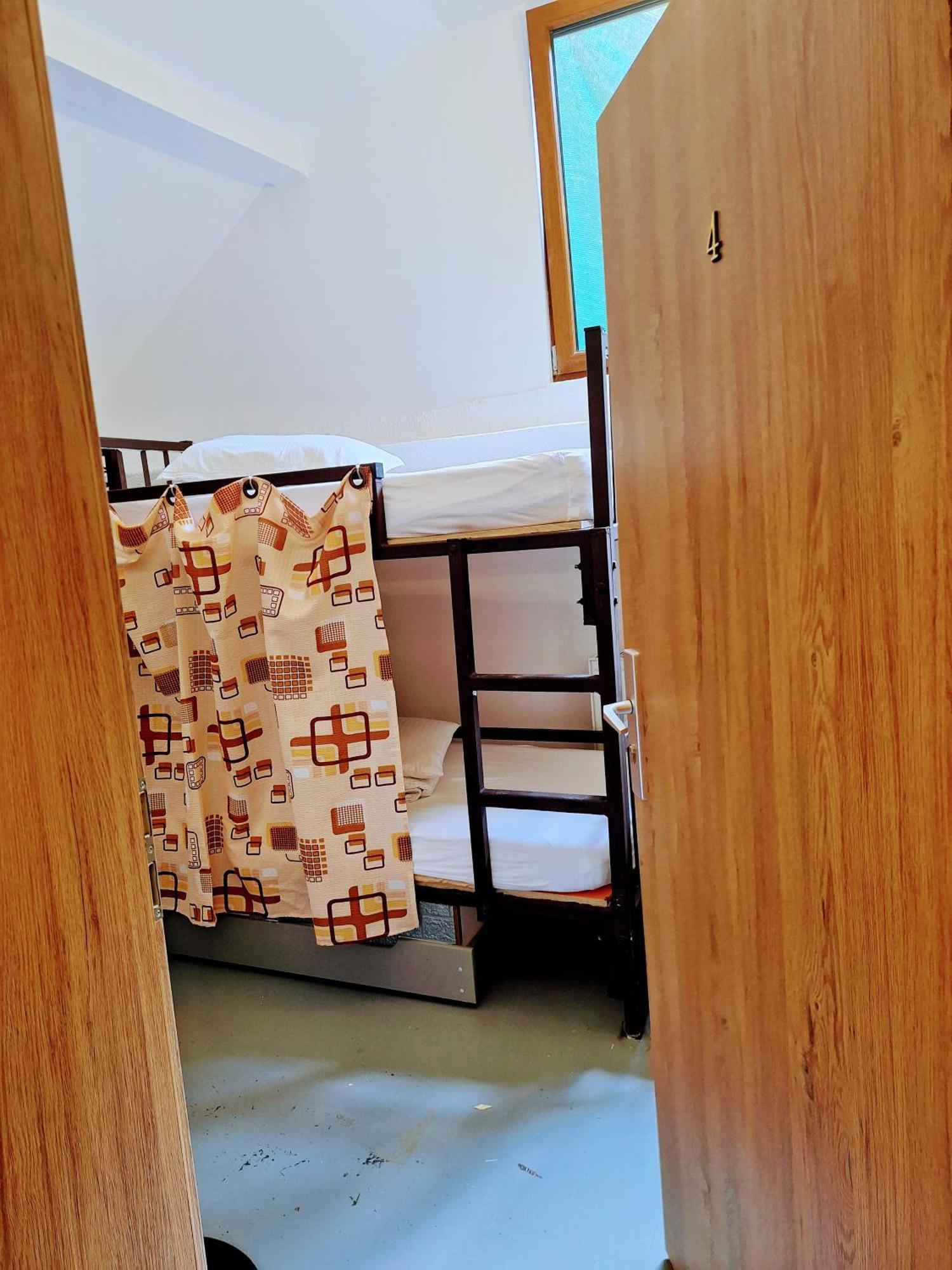 Downtown Hostel Brasov Exterior photo