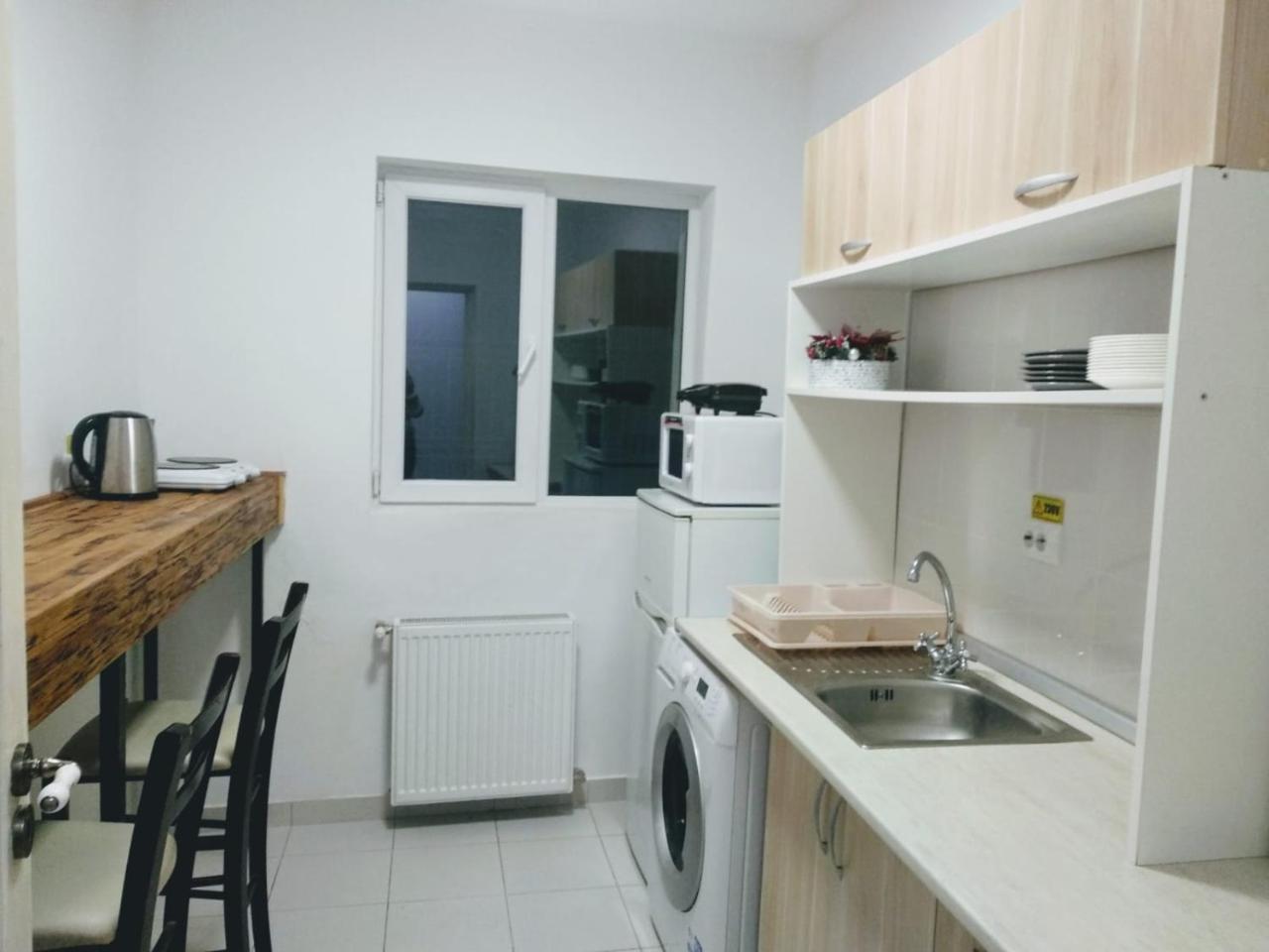 Downtown Hostel Brasov Exterior photo